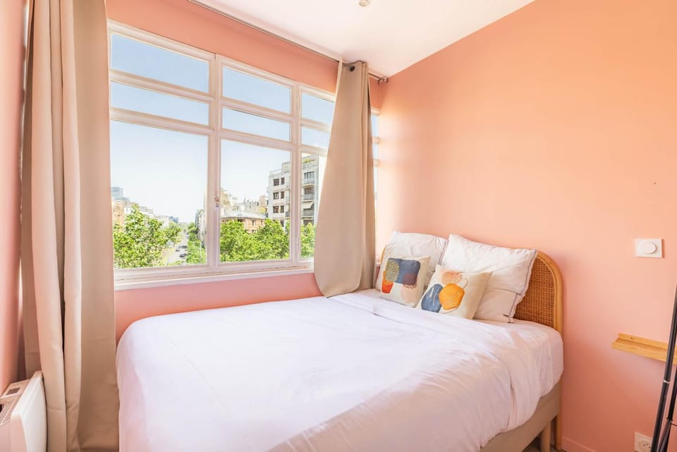 Bright apartment 2 bedrooms & air conditioning Paris 17 Apartment in Levallois-Perret