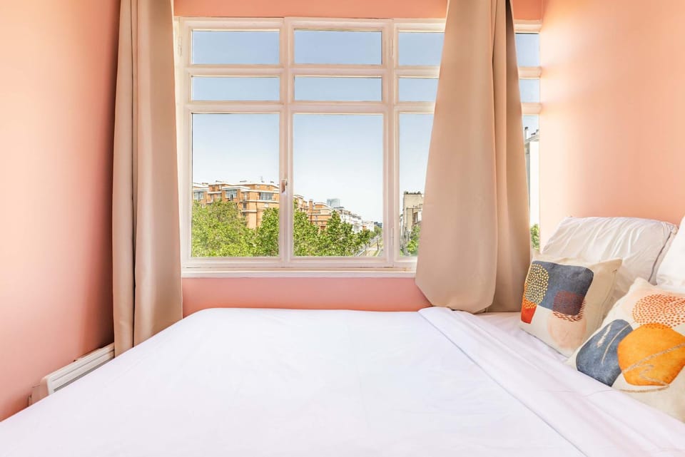 Bright apartment 2 bedrooms & air conditioning Paris 17 Apartment in Levallois-Perret