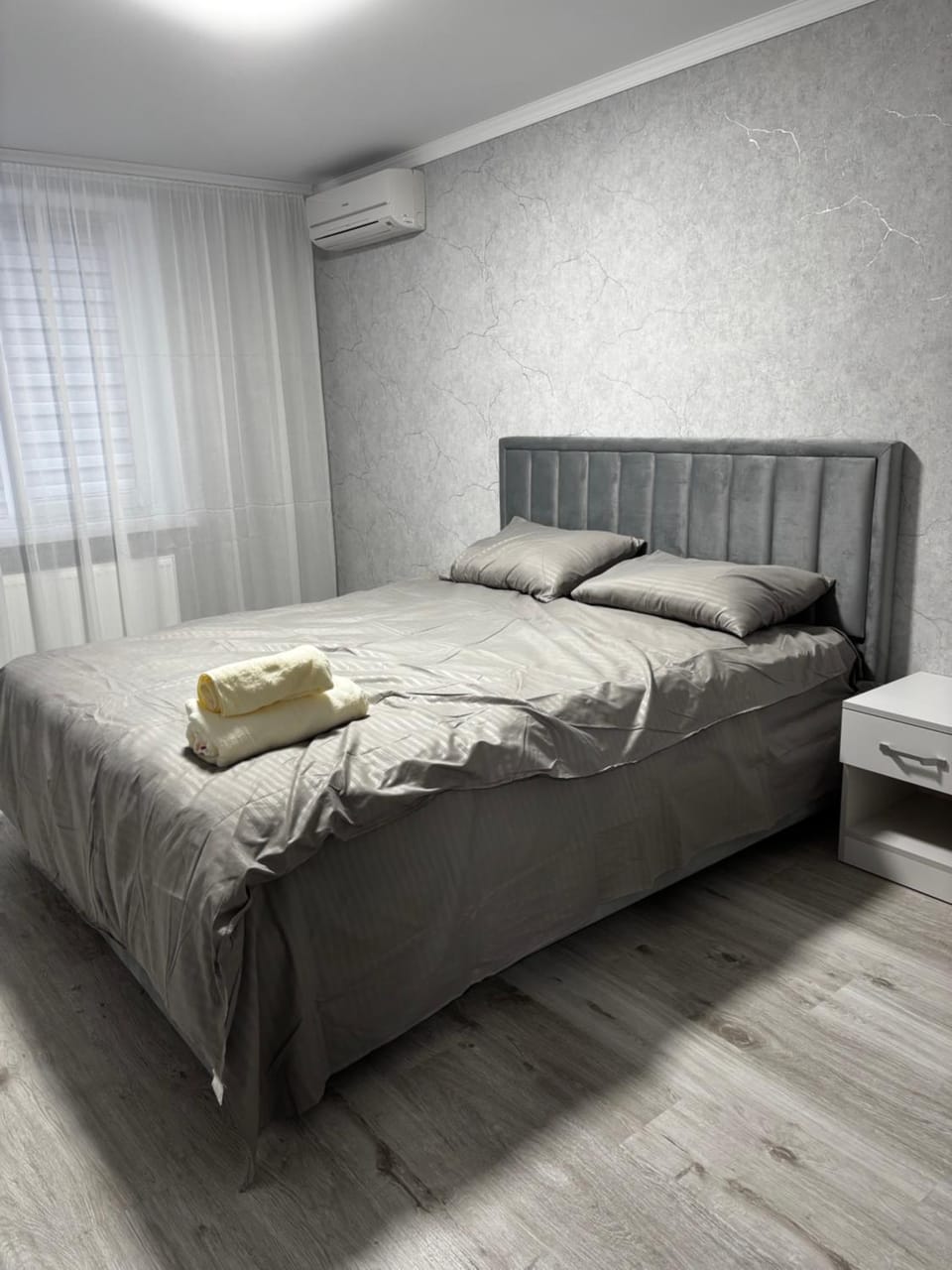Bed, Bedroom, towels, air conditioner