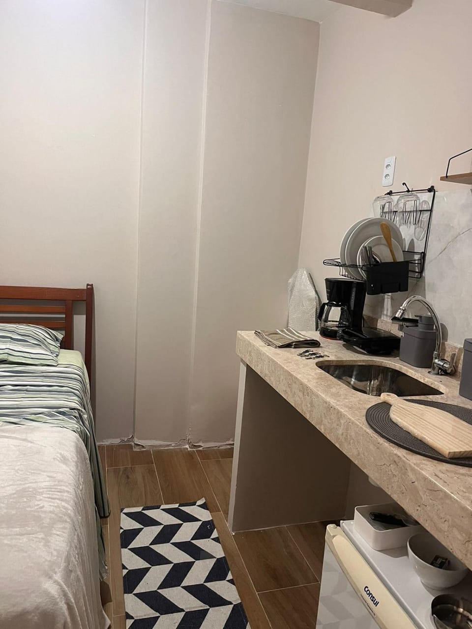 Bed, Photo of the whole room, Bedroom, minibar, toaster