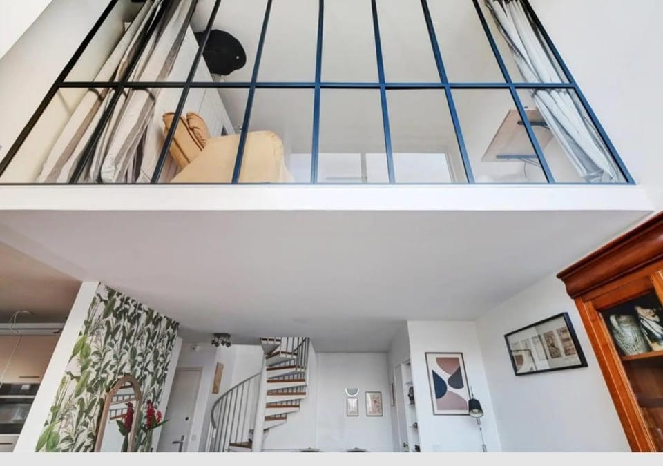 Duplex top floor 1km from Eiffel Tower Apartment in Paris