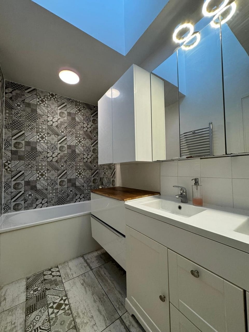 Duplex top floor 1km from Eiffel Tower Apartment in Paris