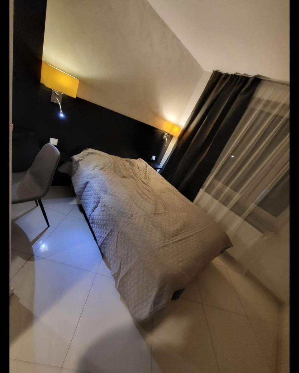 Bed, Seating area, Bedroom
