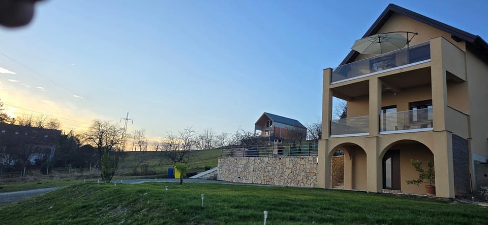Property building, Day, Garden, Garden view