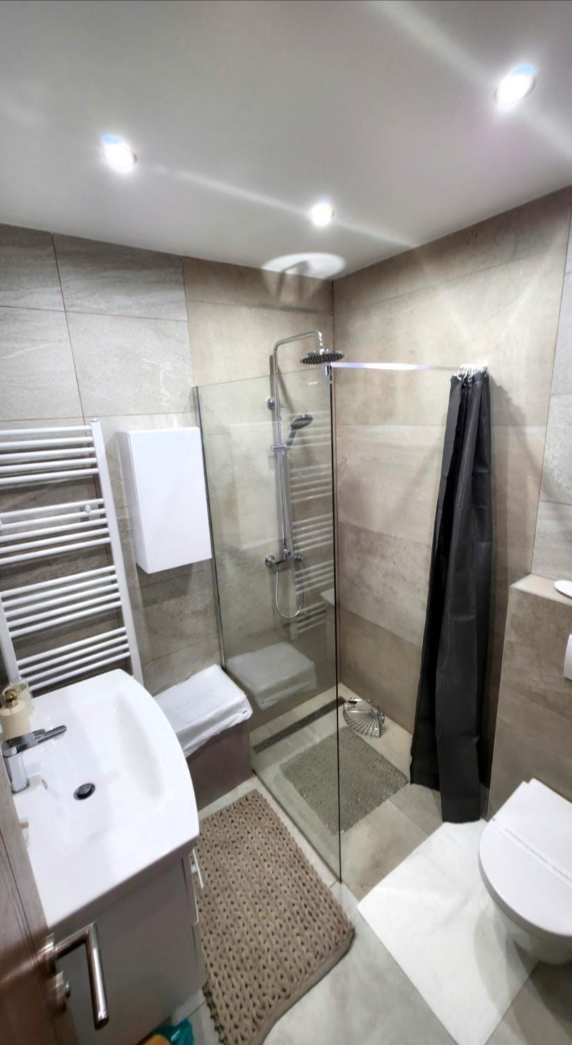 Shower, Bathroom, towels