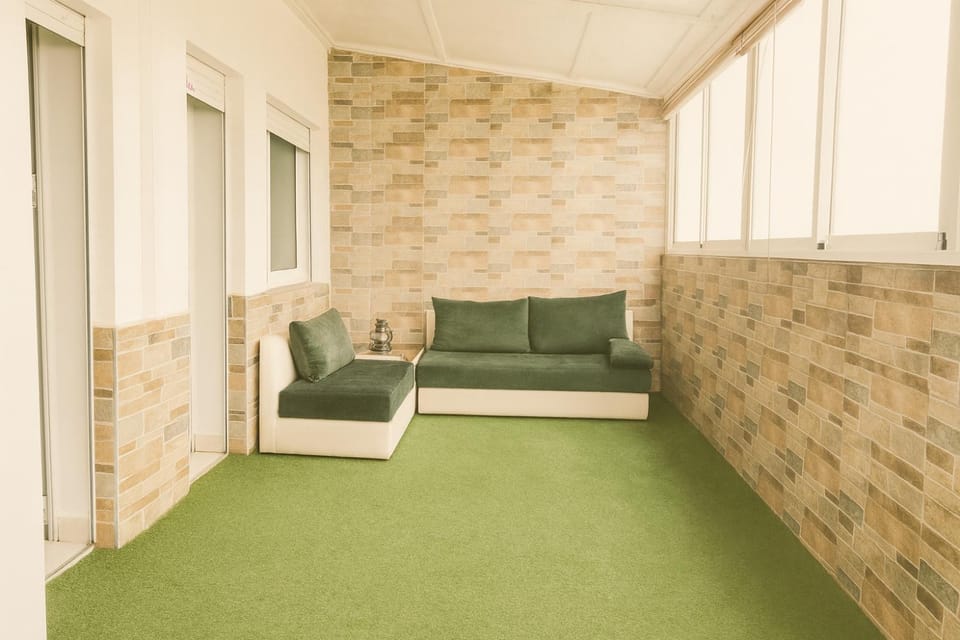 Bed, Living room, Photo of the whole room, Seating area, Bedroom
