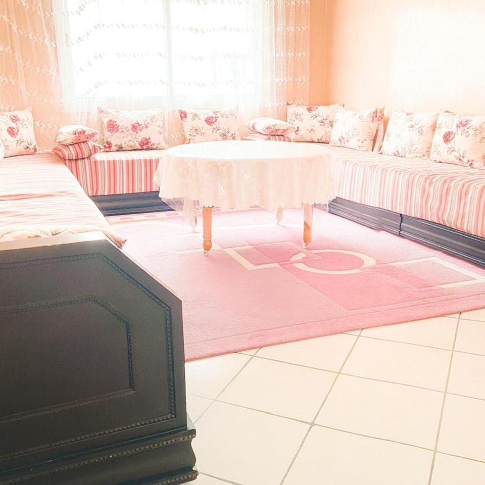 Bed, Living room, Photo of the whole room, Seating area, Bedroom