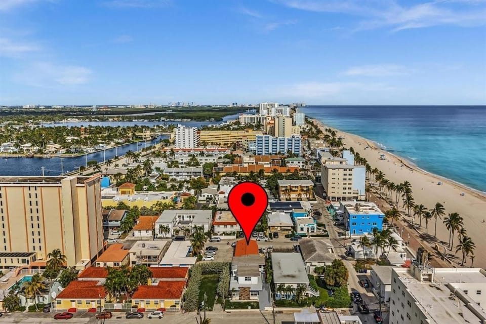 Santorini Blu Boutique Beach Studio Steps to Ocean Apartment in Hollywood Beach