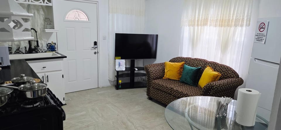 Martha's House Audi Apartment in Caribbean