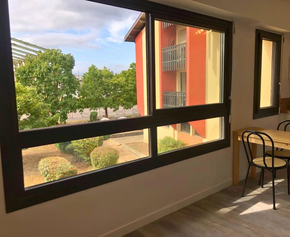 Day, View (from property/room), Living room, Dining area, Garden view