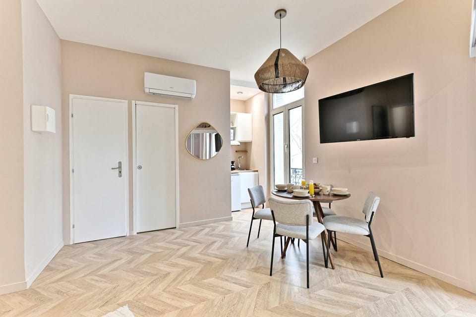 Charming, cozy and air-conditioned Paris 17 Apartment in Levallois-Perret