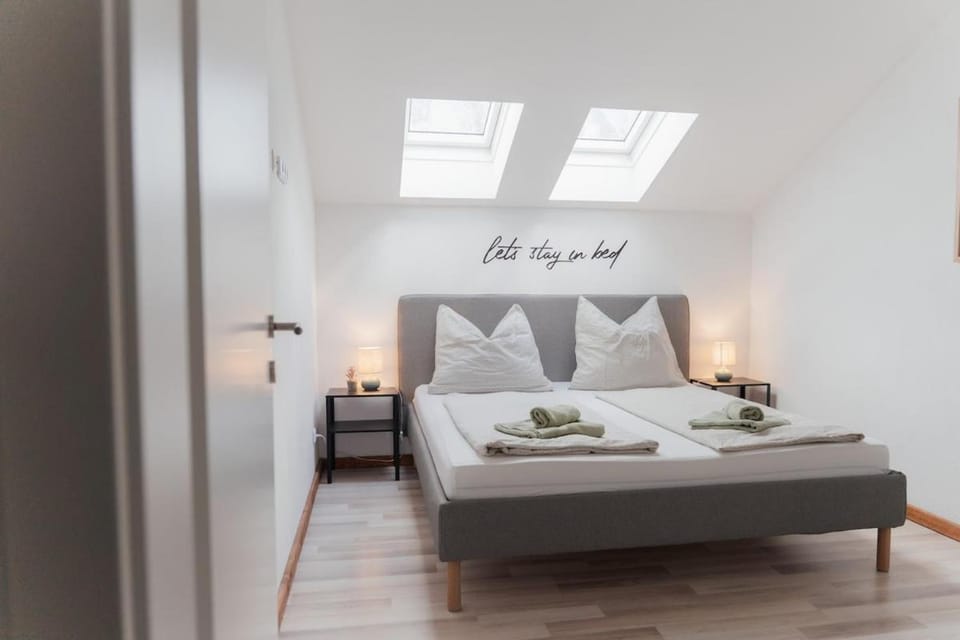 Bed, Photo of the whole room, Bedroom, towels