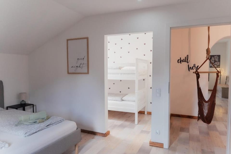 Bed, Bathroom, Photo of the whole room, Bedroom, towels