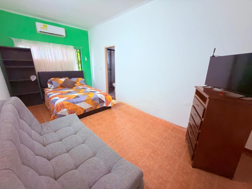 Bed, TV and multimedia, Living room, Photo of the whole room, Seating area, air conditioner