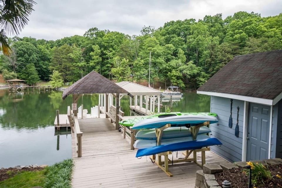 Luxurious Waterfront Home, Sleeps 12, 5 Bedrooms House in Lake Norman