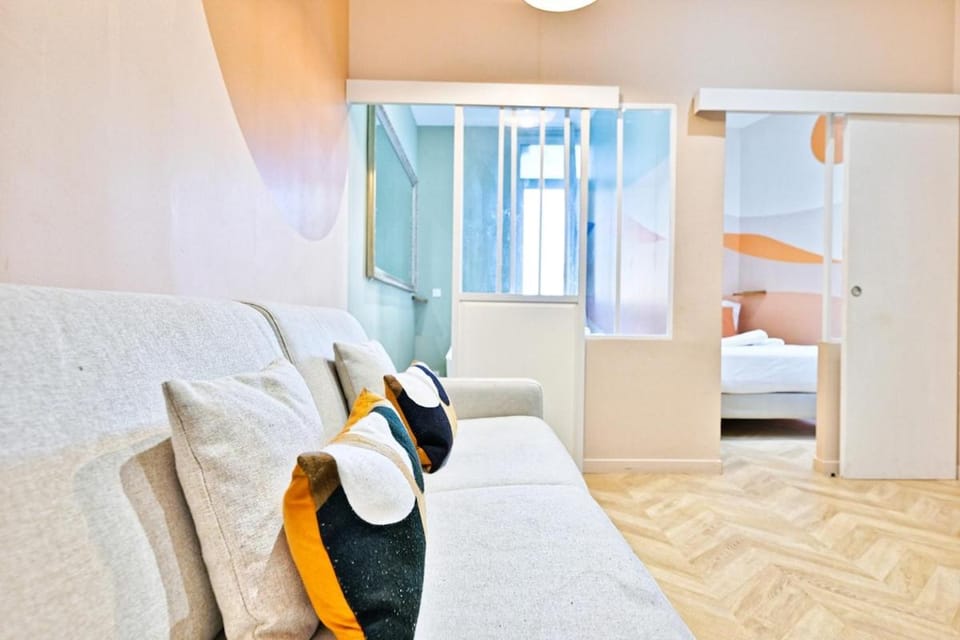 Designer & Air-Conditioned Apartment 2BR, Paris 17 Apartment in Levallois-Perret