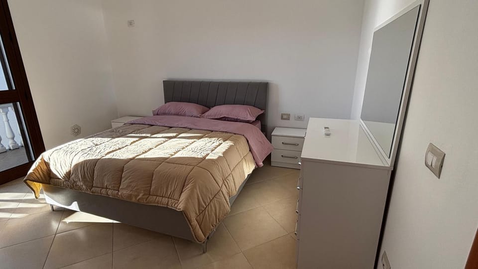 Bedroom, wardrobe, air conditioner