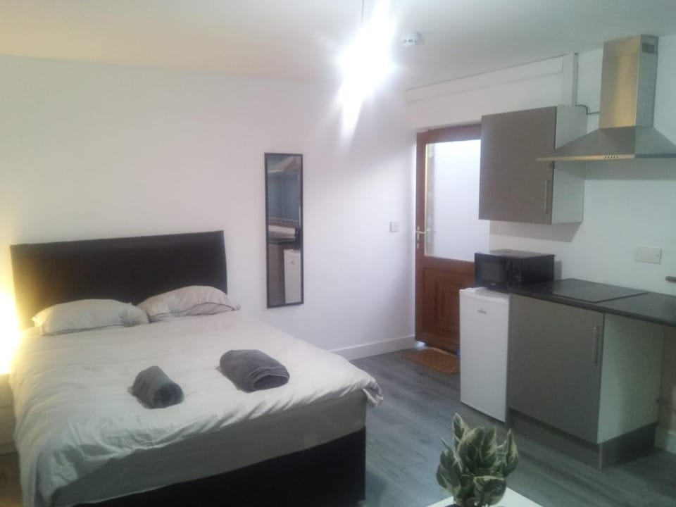 Lodge by Oak Apartment in Oldbury
