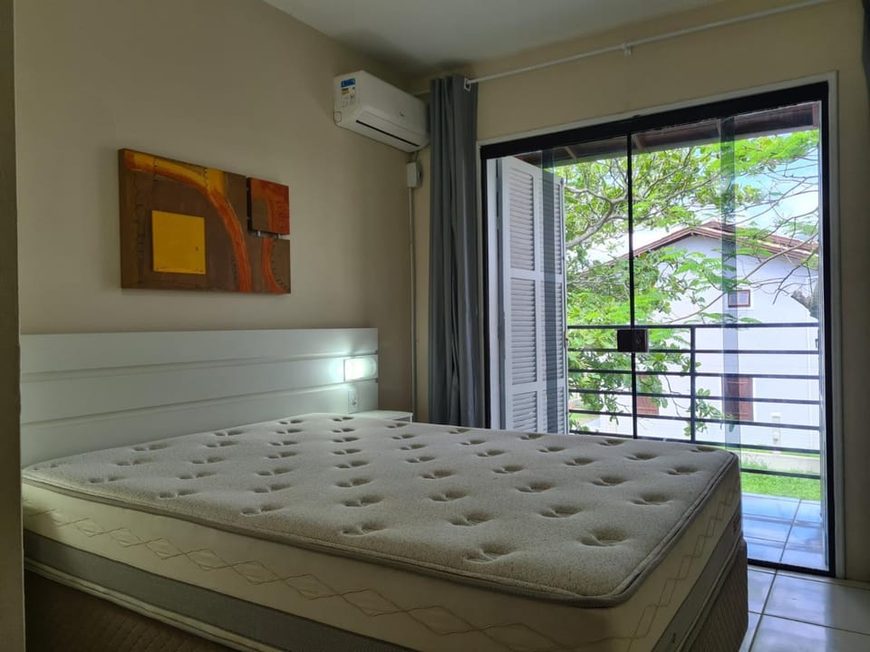 Bed, Photo of the whole room, Bedroom, air conditioner