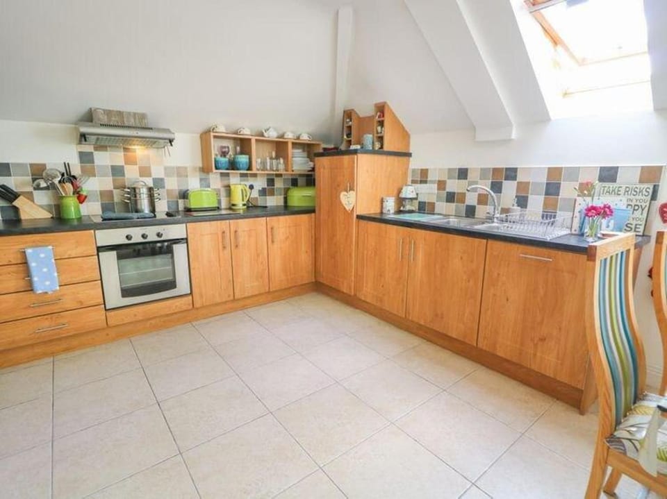 Kitchen or kitchenette, minibar, oven, pet friendly, stove, toaster