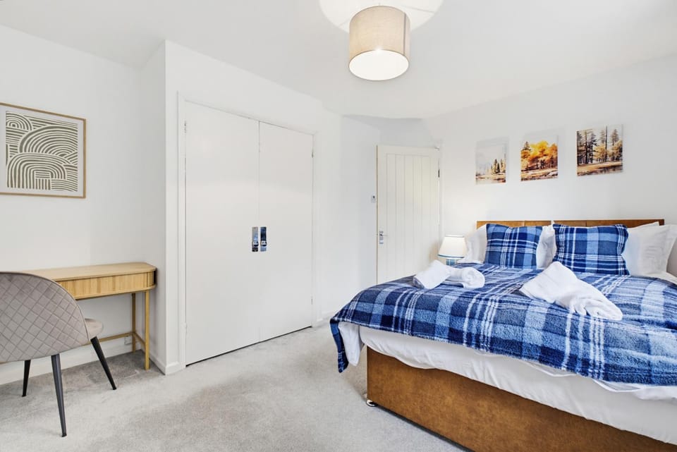 Bed, Photo of the whole room, Bedroom, towels, wardrobe