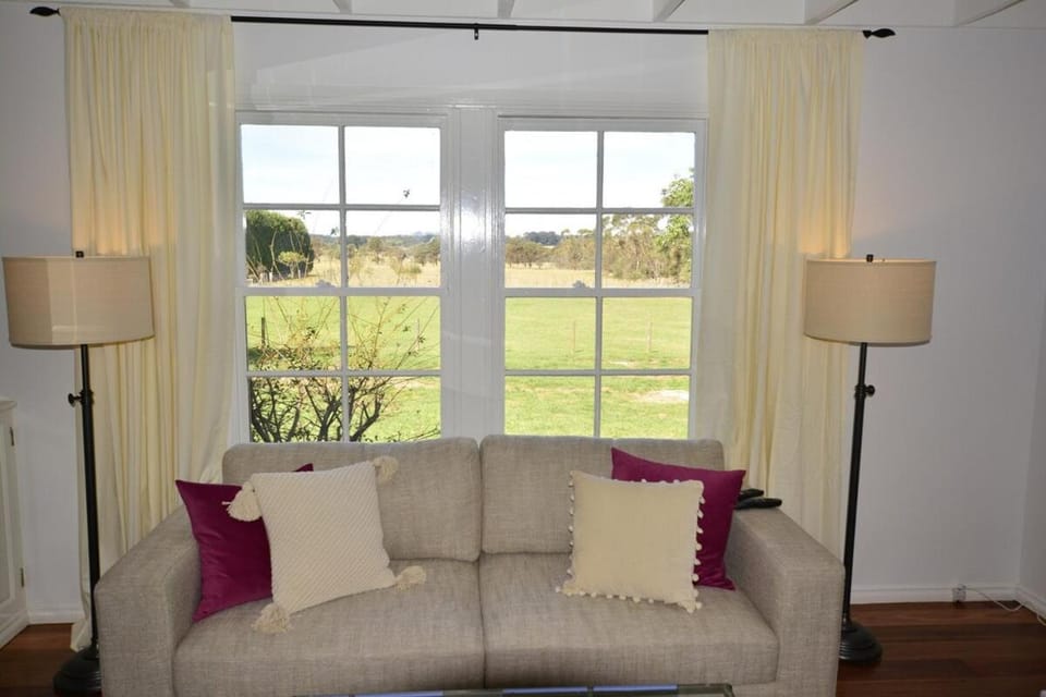Iffley Cottage House in Bowral
