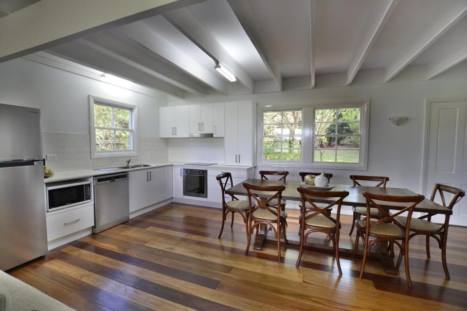 Iffley Cottage House in Bowral