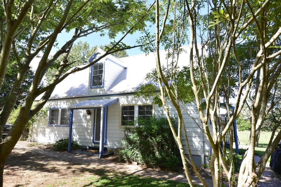 Iffley Cottage House in Bowral