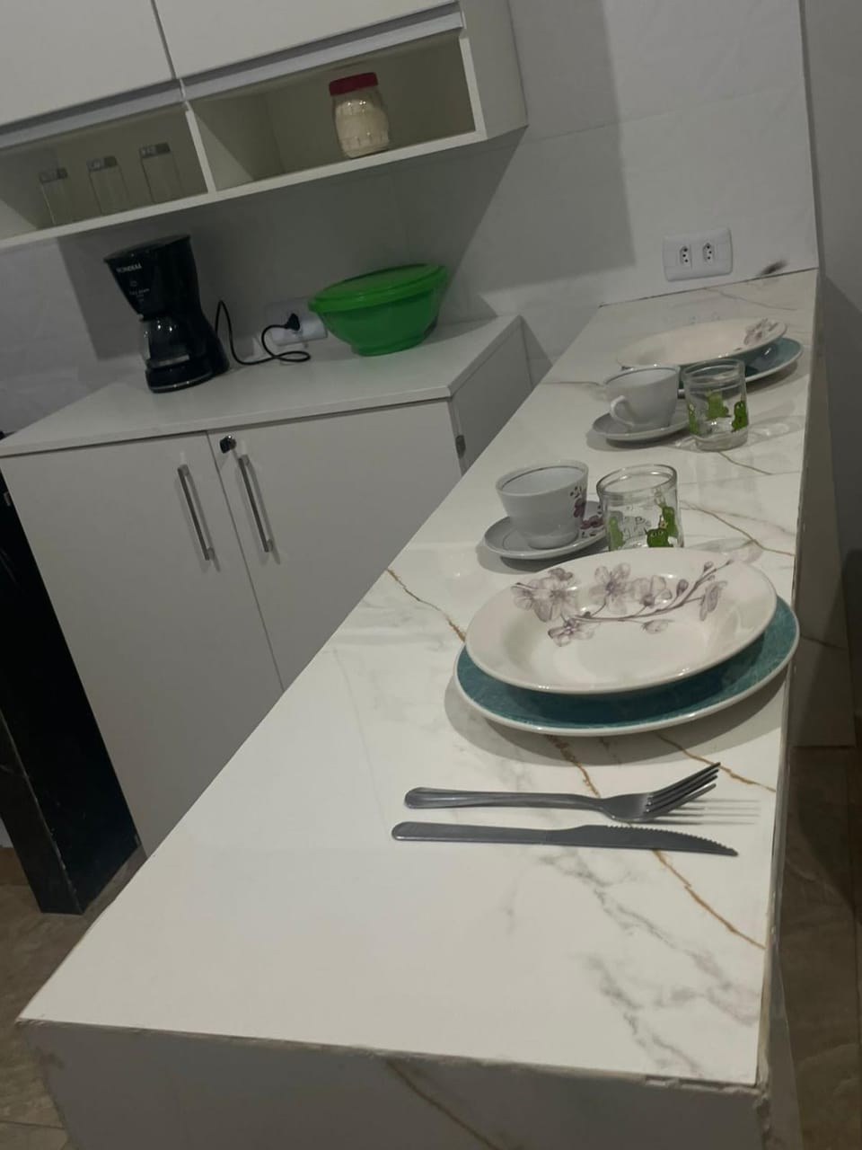 Coffee/tea facilities, Kitchen or kitchenette, Dining area