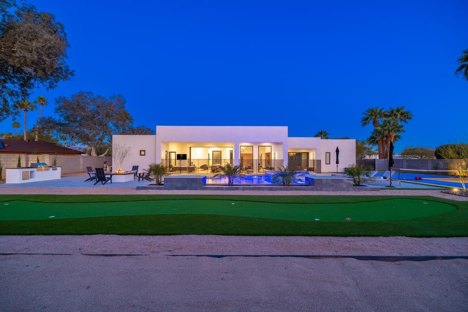 MultiMillionResort Oasis PickleballVolleyballCourtBocce Ball CourtGolf House in Scottsdale