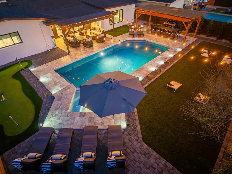 LuxuryOasis HtdPoolHotTubFire PitGolf OldTown House in Scottsdale