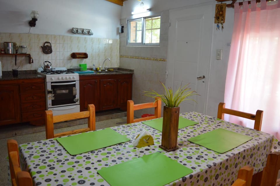Kitchen or kitchenette, oven, pet friendly, toaster