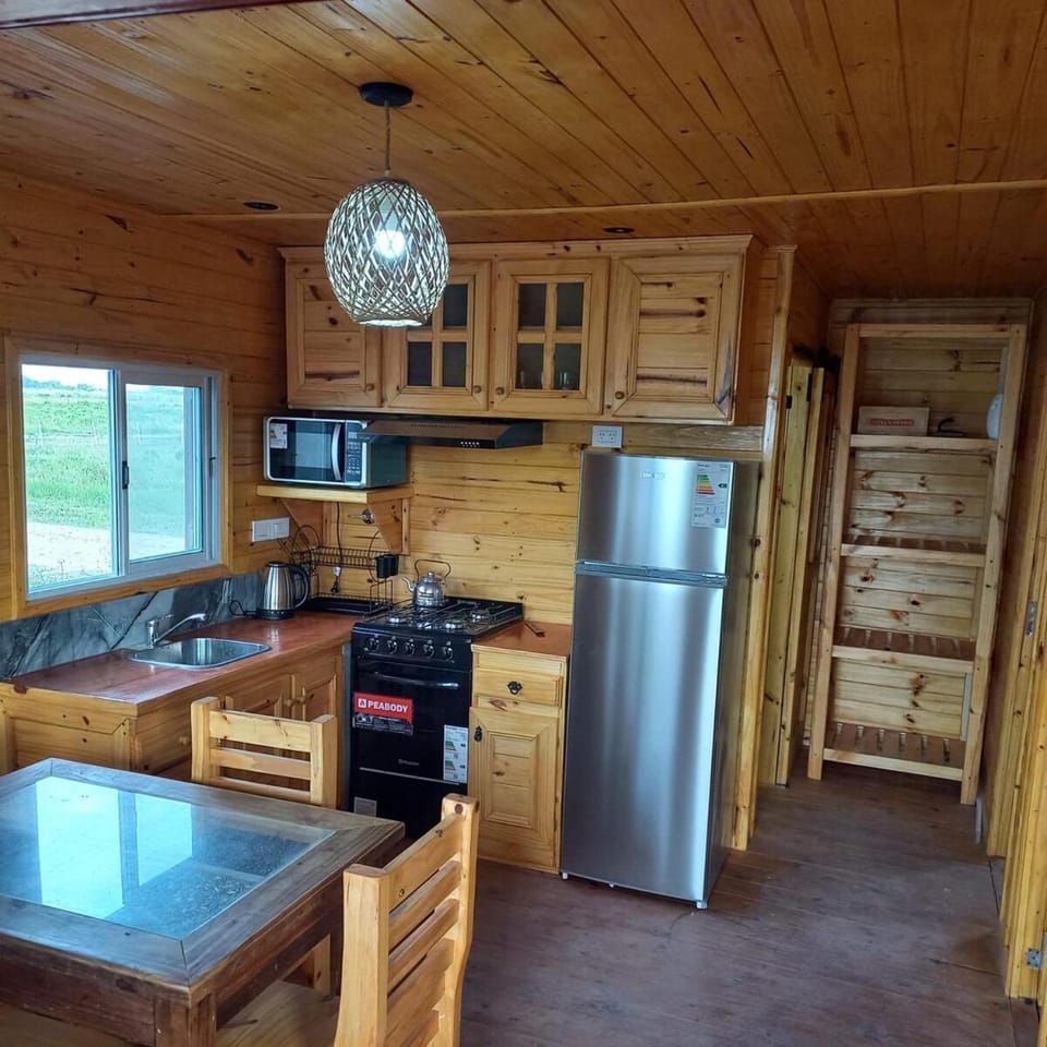 Kitchen or kitchenette, Dining area, dishwasher, oven, pet friendly, stove