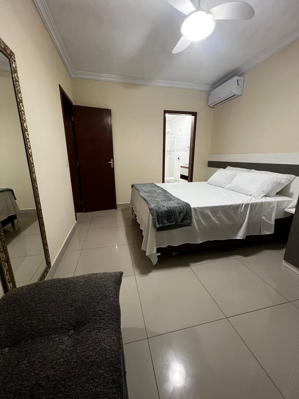 Bed, Photo of the whole room, Bedroom, air conditioner