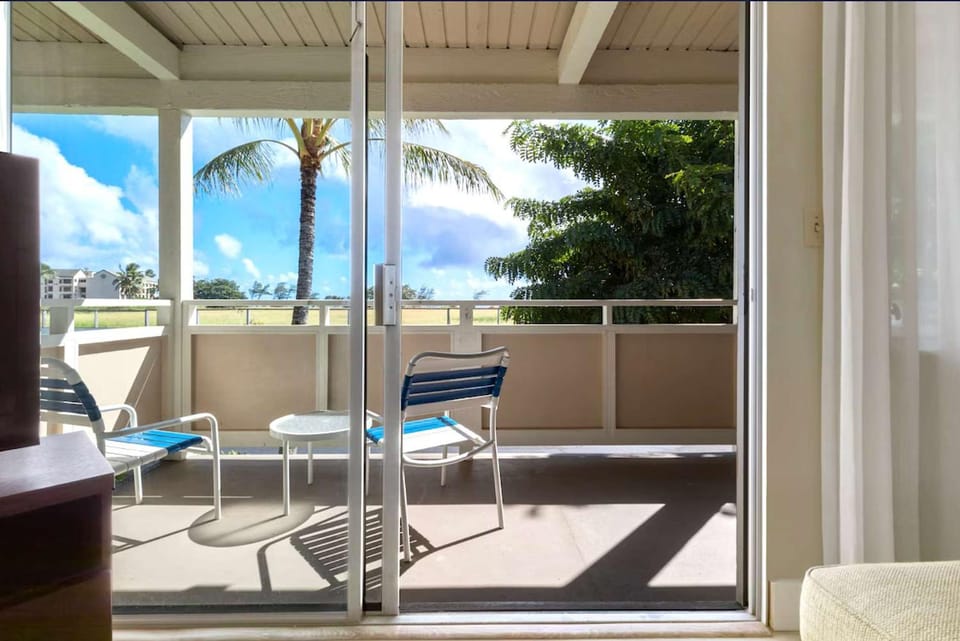 Plantation Hale Hotel - Spacious 1BR Condo Near Beach & Shops Sleeps 4 Family Friendly House in Wailua