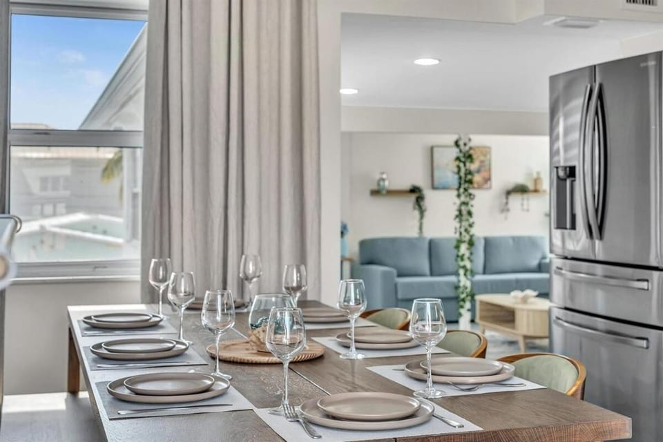 Santorini Blu Spacious 2BR Beachfront Suite Apartment in Hollywood Beach