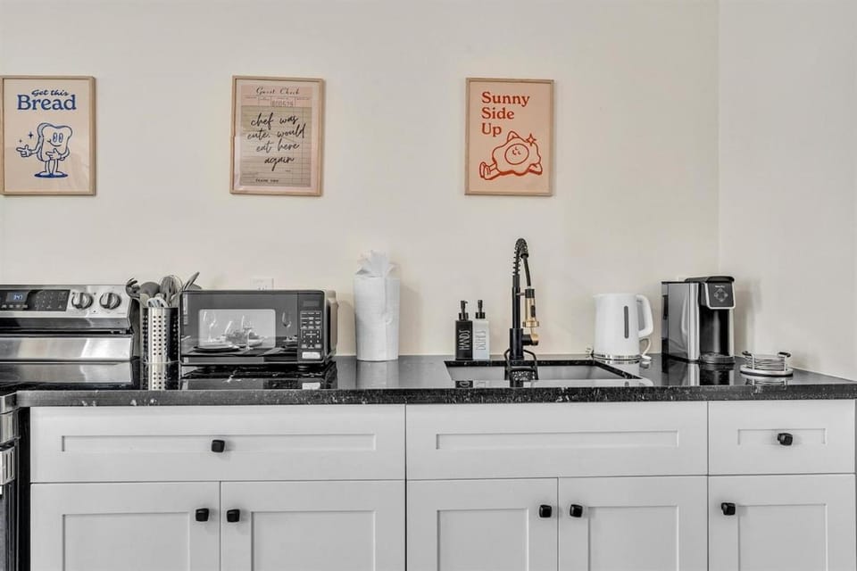 Santorini Blu Spacious 2BR Beachfront Suite Apartment in Hollywood Beach
