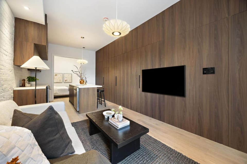 TV and multimedia, Living room, Seating area, Evening entertainment