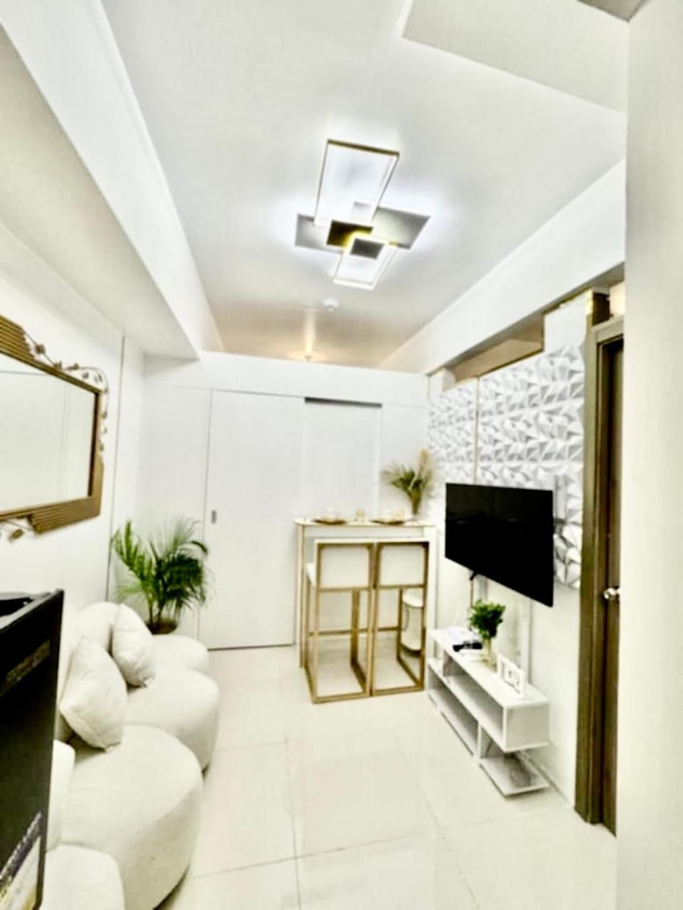 Communal lounge/ TV room, TV and multimedia, Living room, Seating area, Evening entertainment