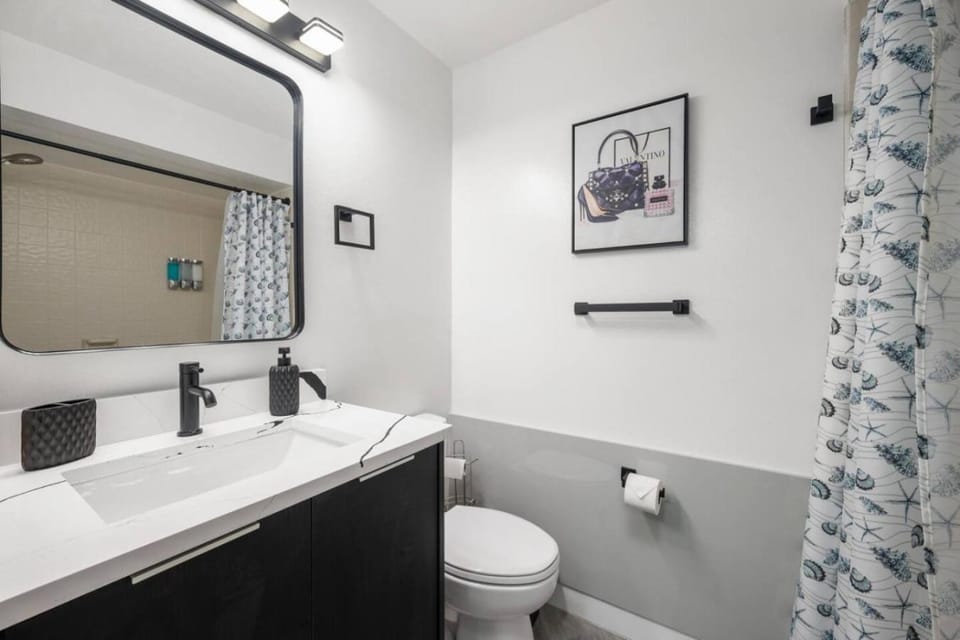 Condo with Pool, Gym, Golf, Jacuzzi and Game Areas House in Orlando
