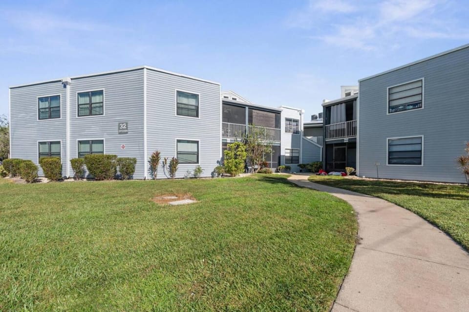 Cozy Apt with Pool, Hot Tub, Golf, Near Downtown House in Orlando