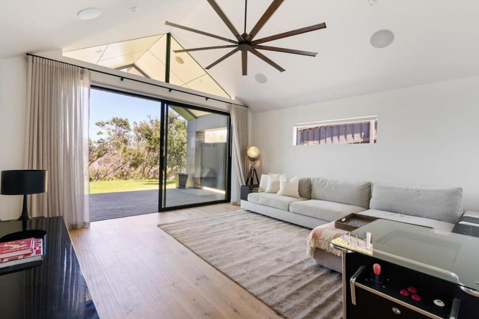 Back Beach Perfection - A private pool paradise House in Fingal