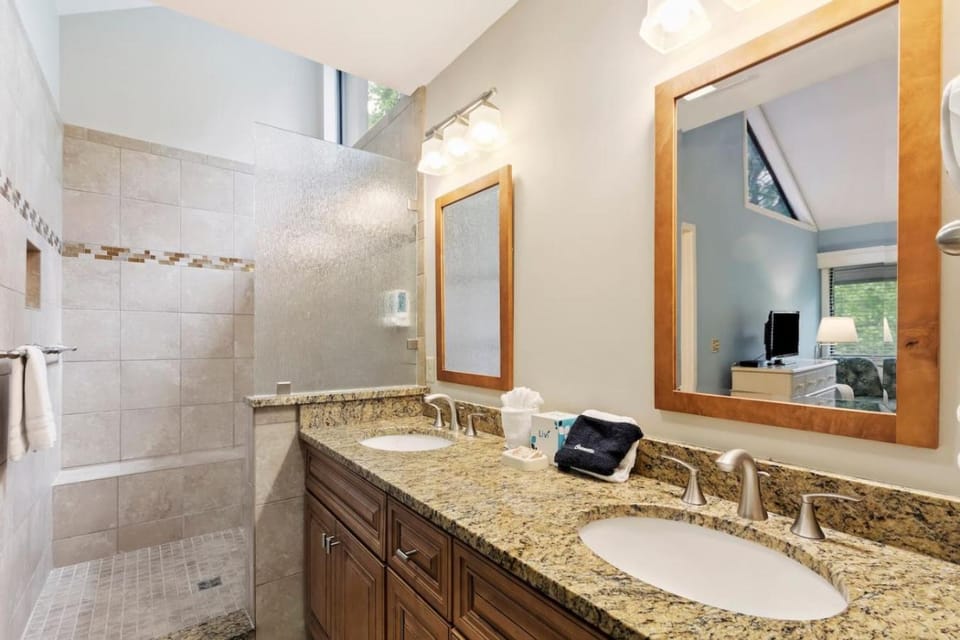 Shower, Bathroom, towels
