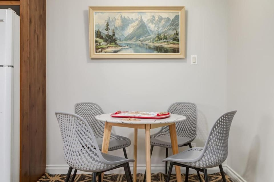 Seating area, Dining area