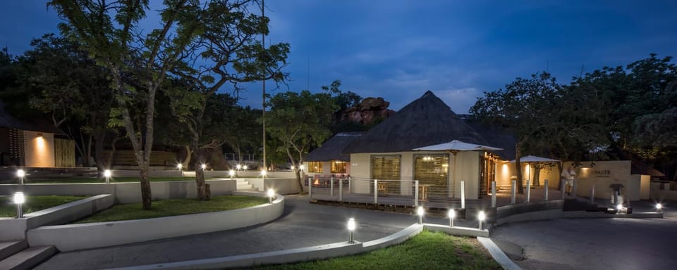 Property building, Restaurant/places to eat, Night, Garden