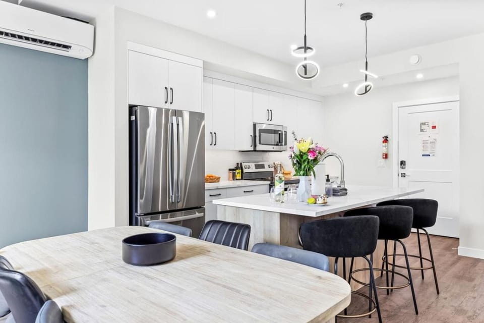 Dining area, kitchen