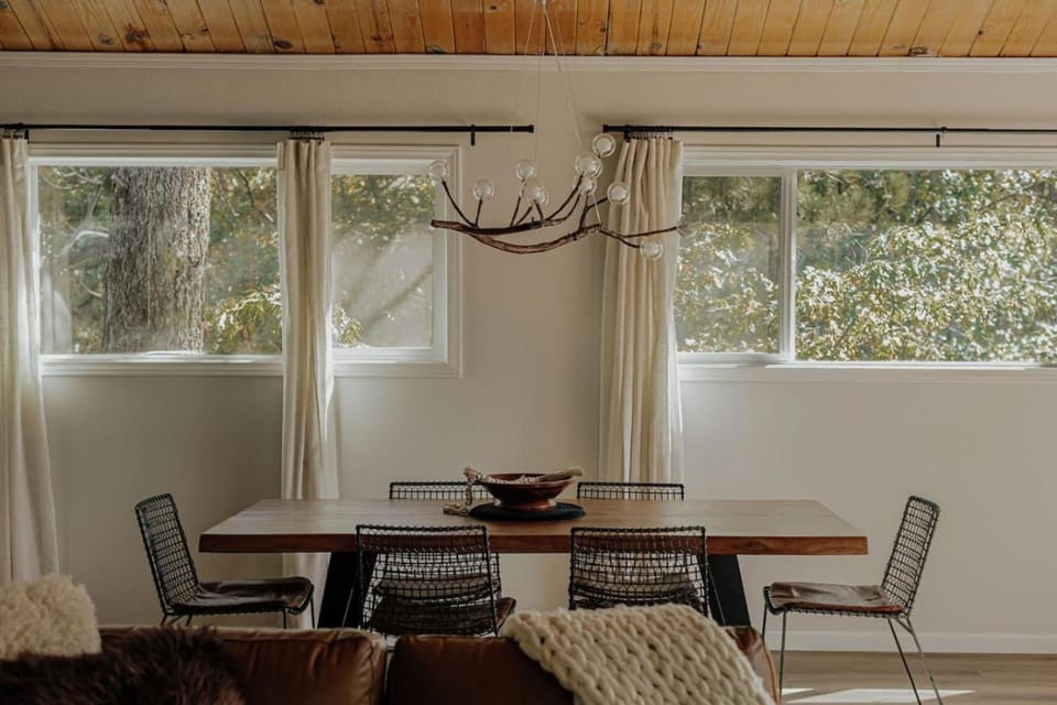 Rockspray Retreat, 4BR Walk to Bear MTN Slopes House in Big Bear
