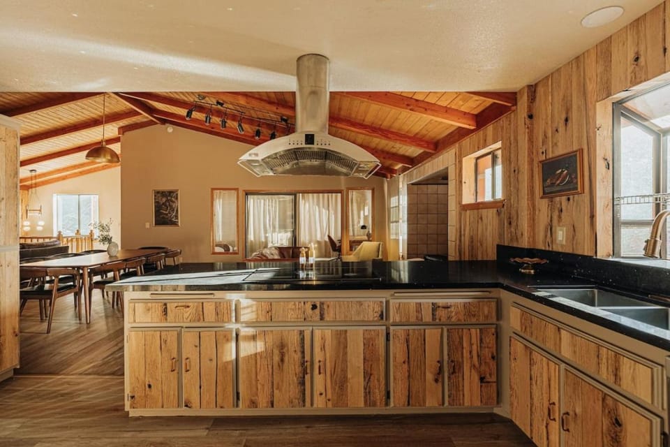Wildwood Chalet House in Big Bear