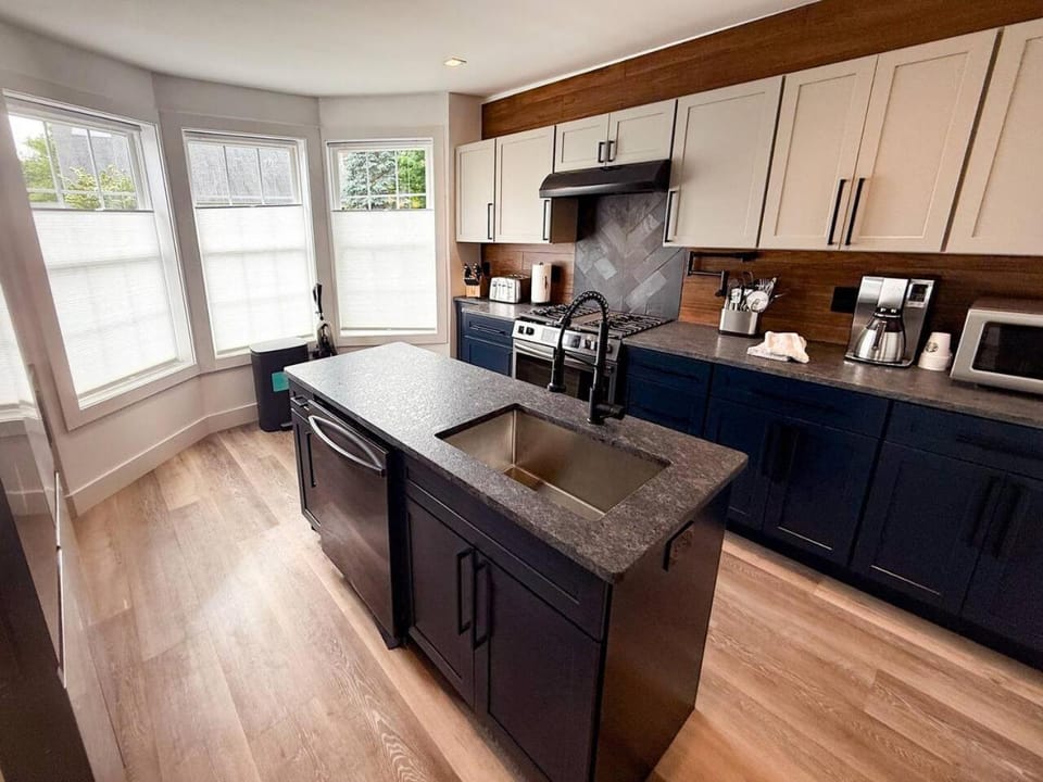 32- Litchfield County- Sleeps 10 Apartment in Litchfield County