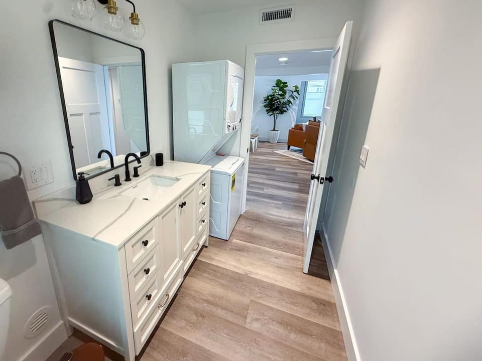 32- Litchfield County- Sleeps 10 Apartment in Litchfield County